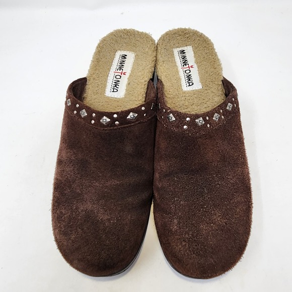 Minnetonka Womens Brown Suede Slip On Mules Clogs Size 9 Studded Felt Lined - Picture 2 of 8